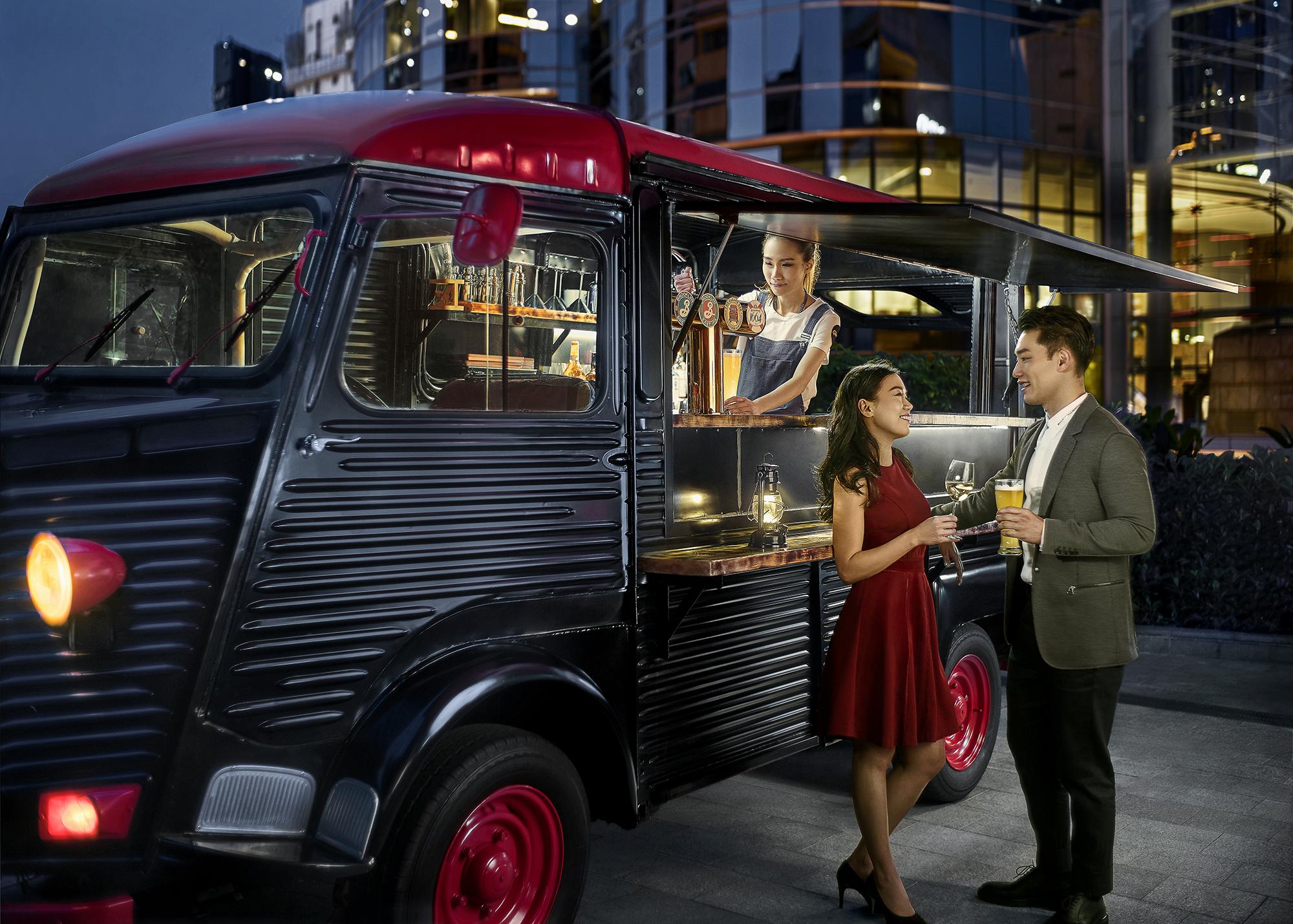 Cordis, Hong Kong Hotel Kültér fotó The food truck at the bar