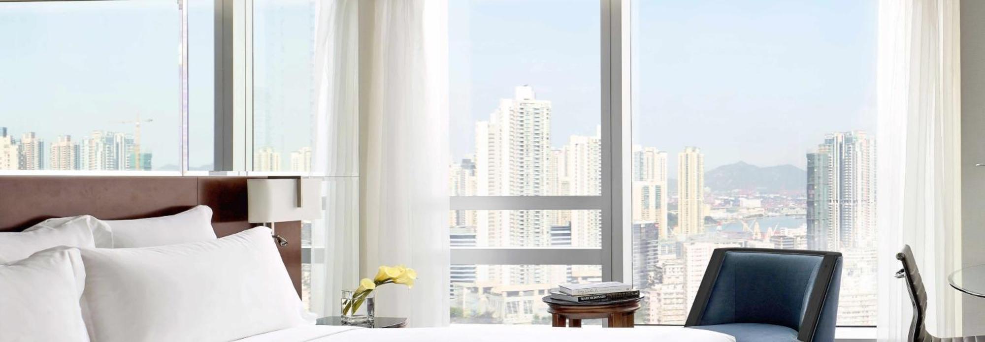 Cordis, Hong Kong Hotel Kültér fotó View from a bedroom