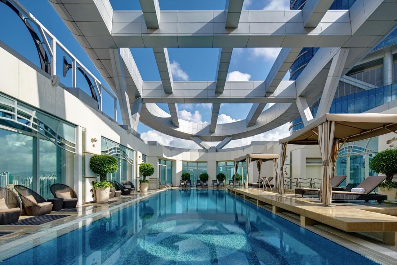 Cordis, Hong Kong Hotel Kültér fotó The pool at the 39th floor